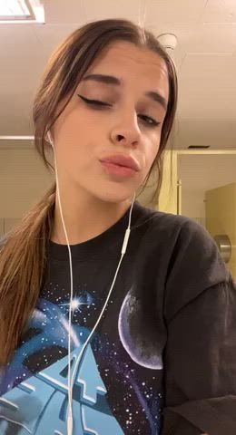 Can I wiggle my 18 year old ass... I would love to do that in front of you - free porn video