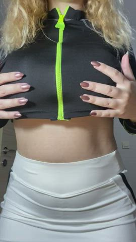 They are bouncing to everywhere like this😜 - free porn video