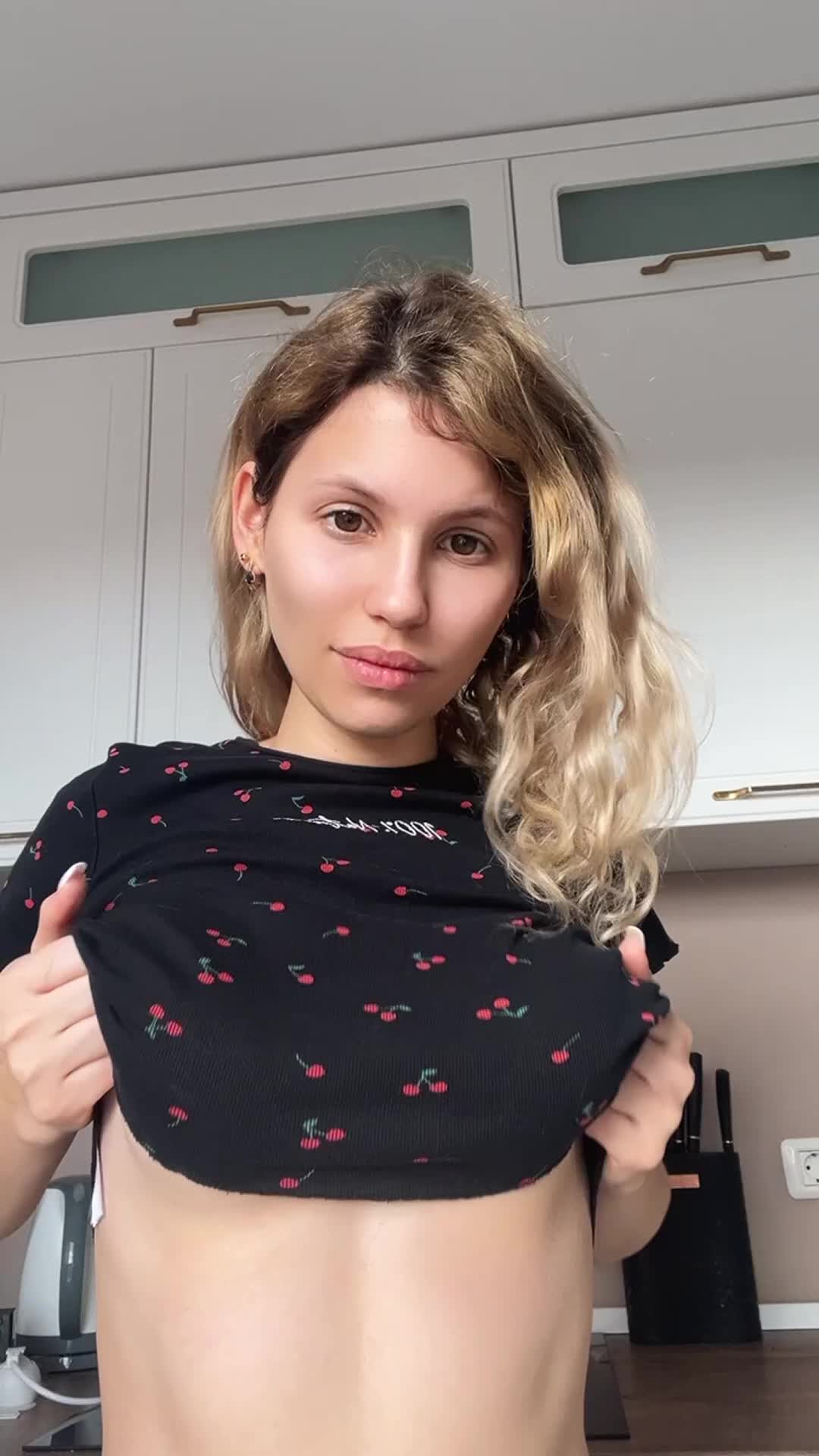 My body needs your sweet kisses - free porn video