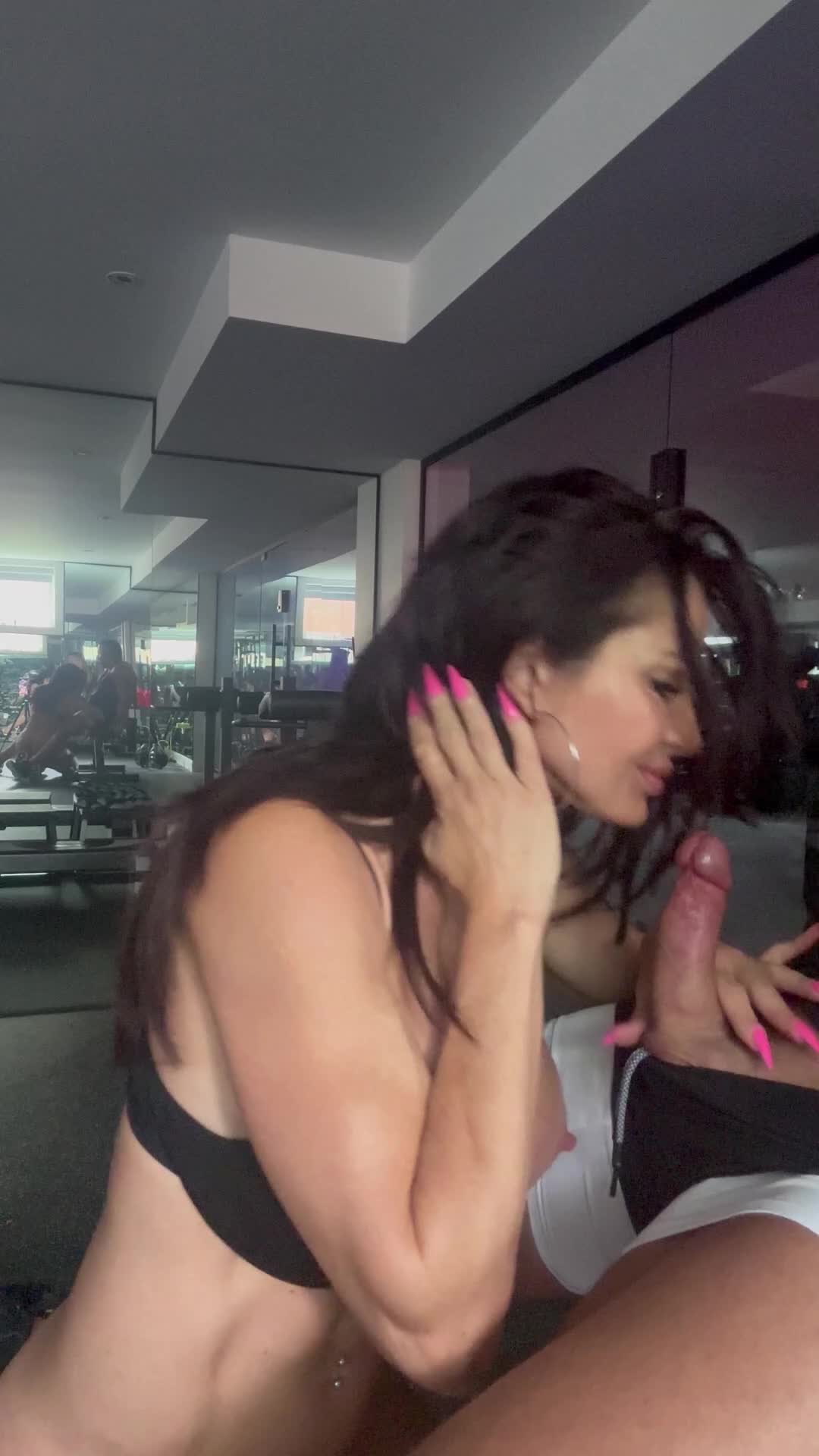 Sucking it sealed with a kiss. - free porn video