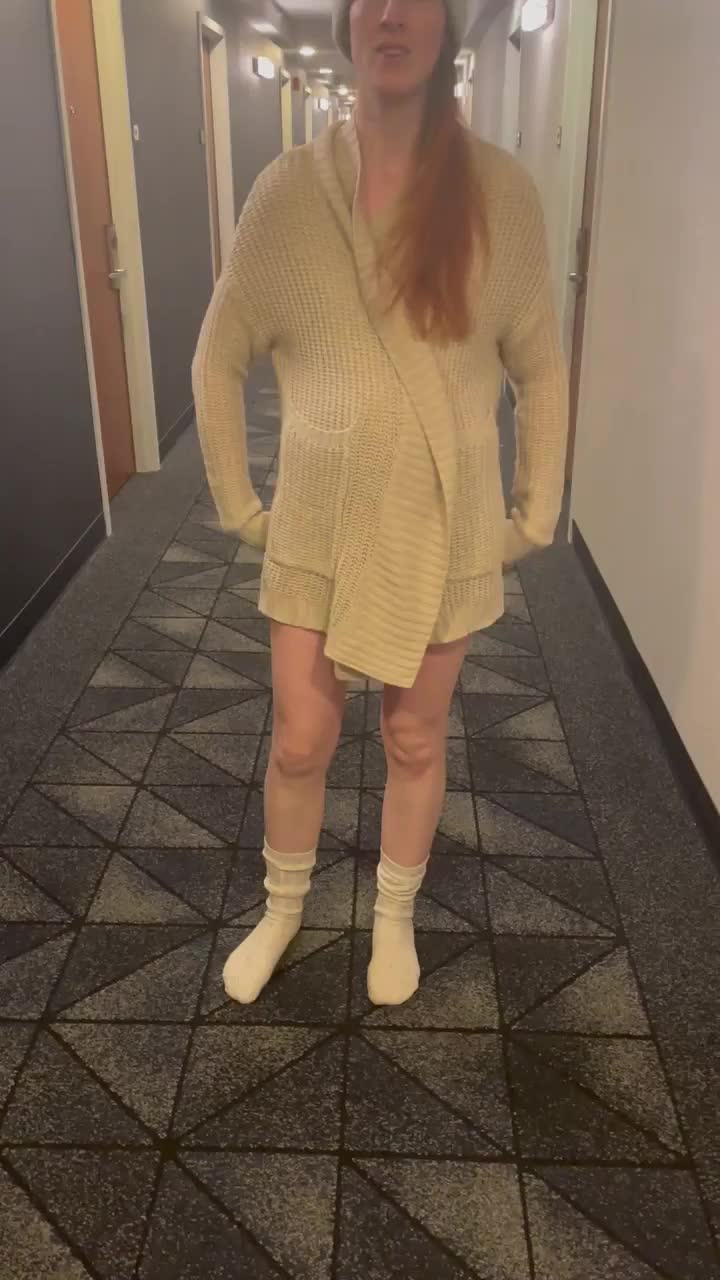 I lost my room key. Mind if I stay with you. [GIF] - free porn video