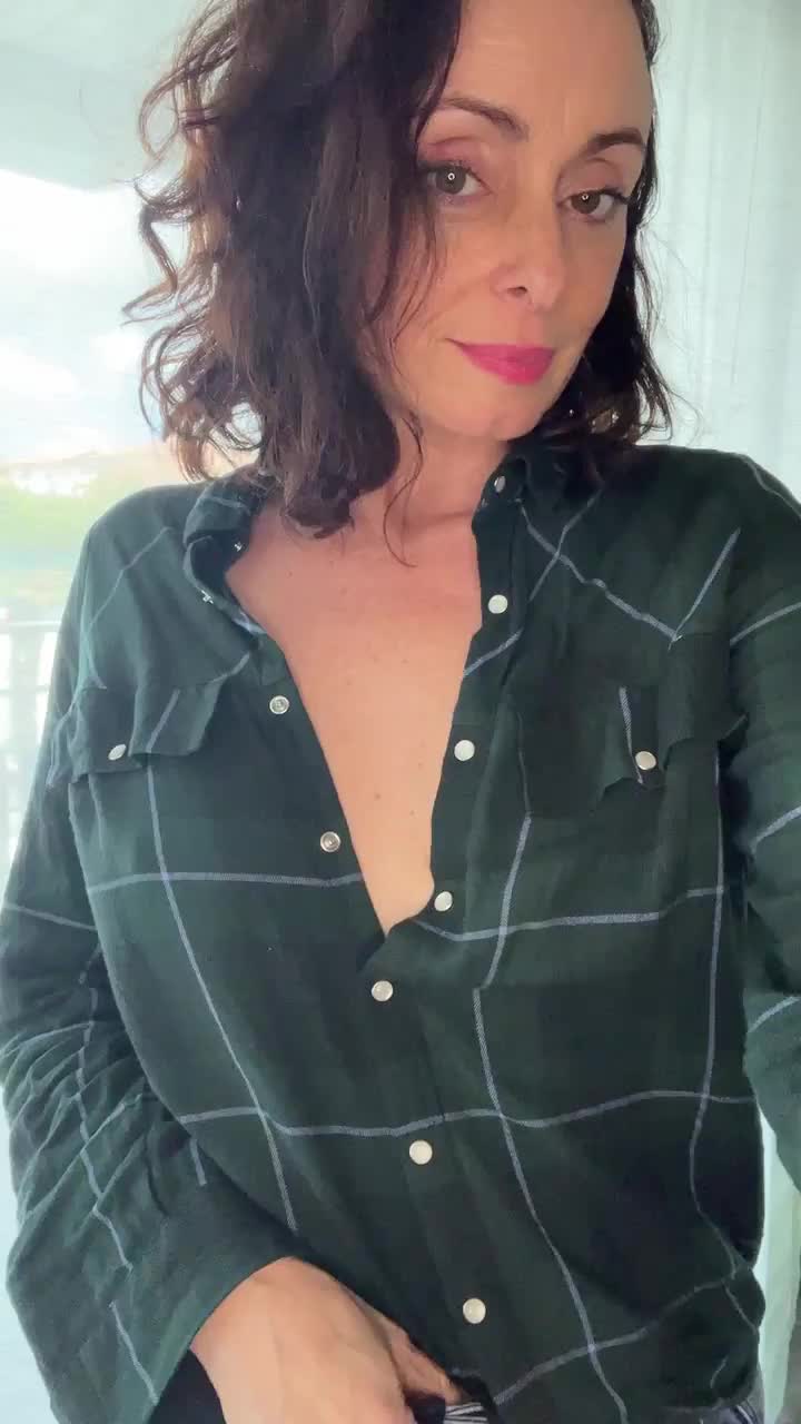 Ended up enjoying showing my boobs to my students - free porn video