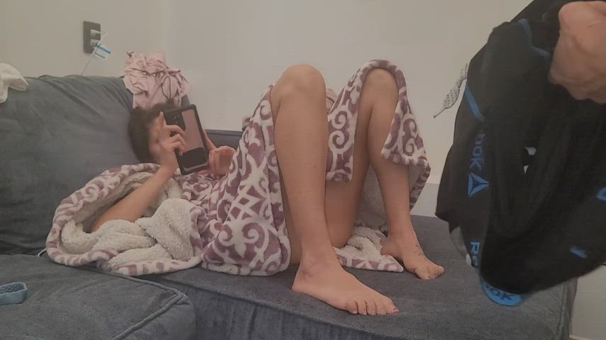 Who's a lucky hubby, even is she's busy, she lets me spread it. - free porn video