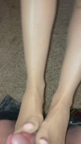 Finishing the job with my feet❤️ - free porn video