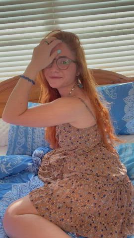 Trying to be sexy like the girls on here but instead I’m awkward AF 😰 - free porn video