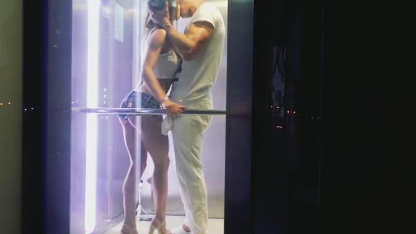 Mia Bandini Fucked in an Elevator - free porn video