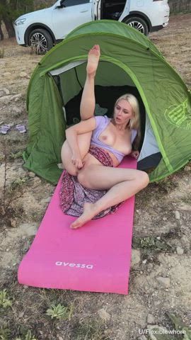 I love to masturbate in a tent but i dream to be fucked there 😋 - free porn video
