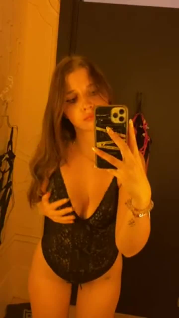 I need some help in the changing room... can you help me with my outfit - free porn video
