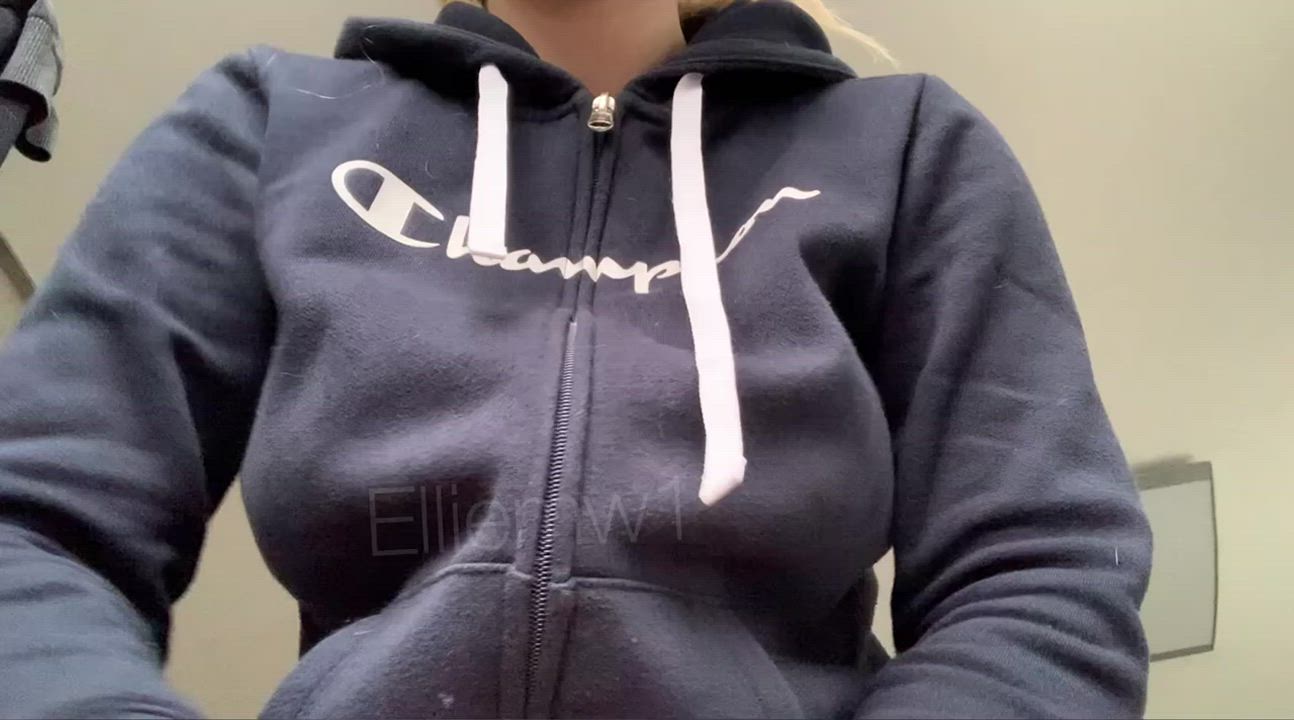 Good morning from me and my big boobs 🥰 - free porn video