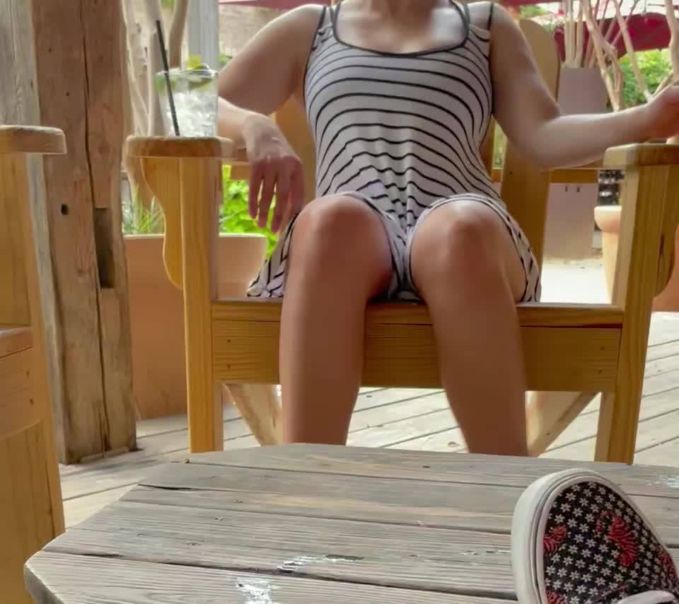 Flashing for happy hour [GIF] - free porn video
