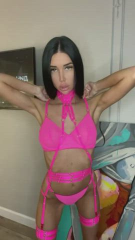Skinny bimbo in pink 🍓 - free porn video