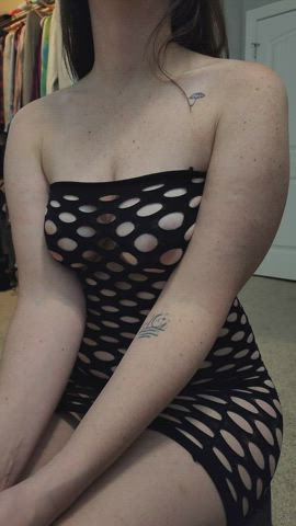 Dropping in with my pale freckled mommy chest - free porn video