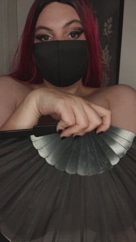 Oh it’s so hot today, can anybody help me freshen up my boobs? - free porn video