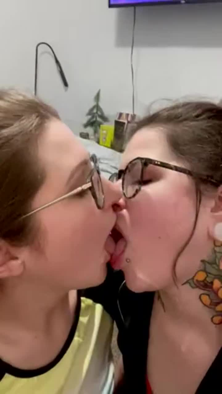 The best way to brighten your day is to share a cum covered kiss with your girl. - free porn video
