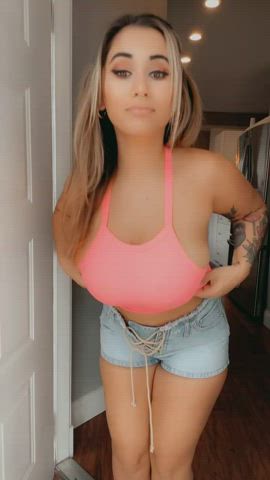 Pov : your neighbor in her door way doing this 💗begging for a cream pie - free porn video