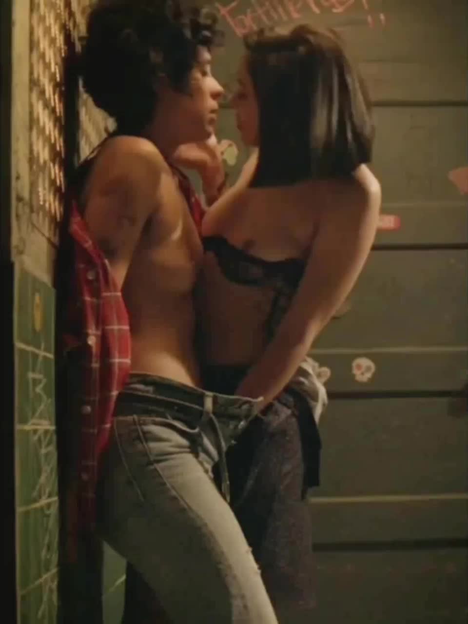 Roberta Colindrez & Mishel Prada in "Vida" (S02E10) - free porn video