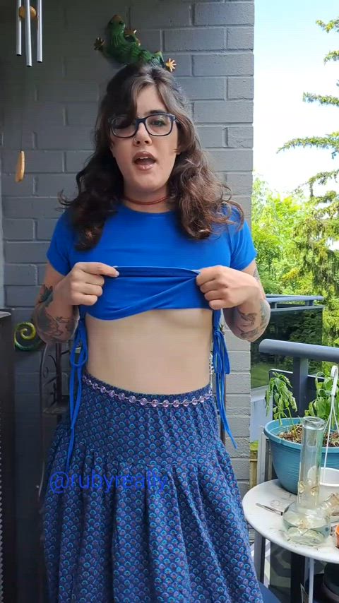 A little flash for your Sunday night - free porn video