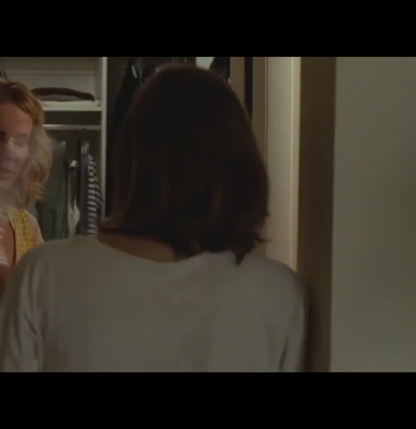 Elizabeth Olsen side boob - free porn video