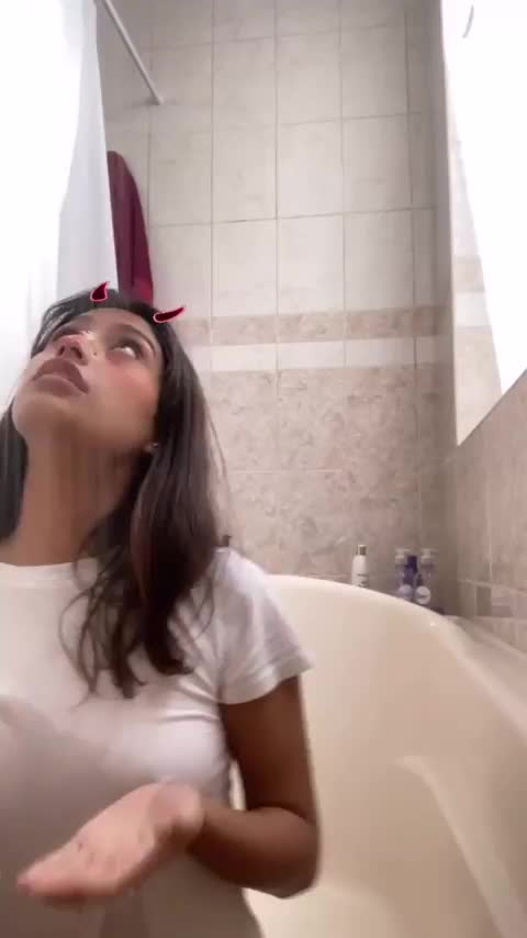 Who is she ??? - free porn video