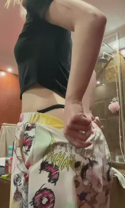 i am curious if you like my back or my front more - free porn video