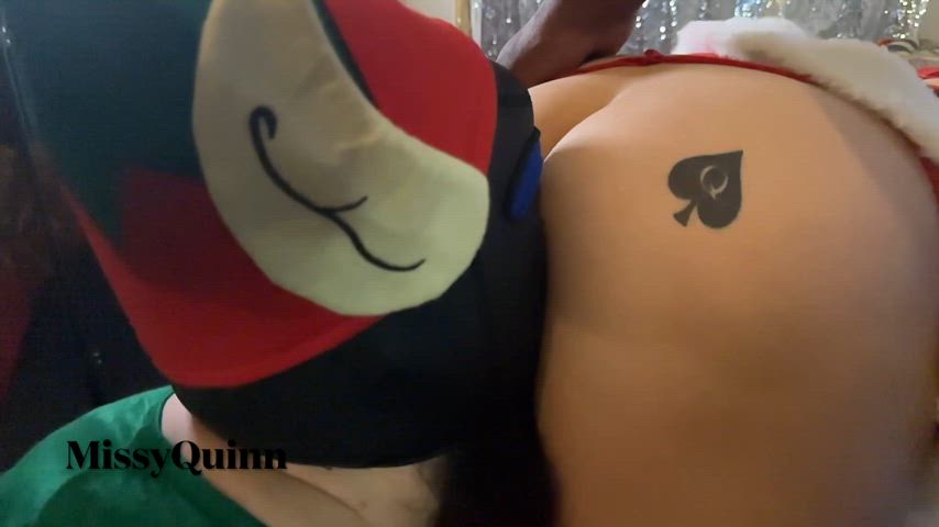 That's it Elf, make sure you worship my ass and get it ready for Santa - free porn video