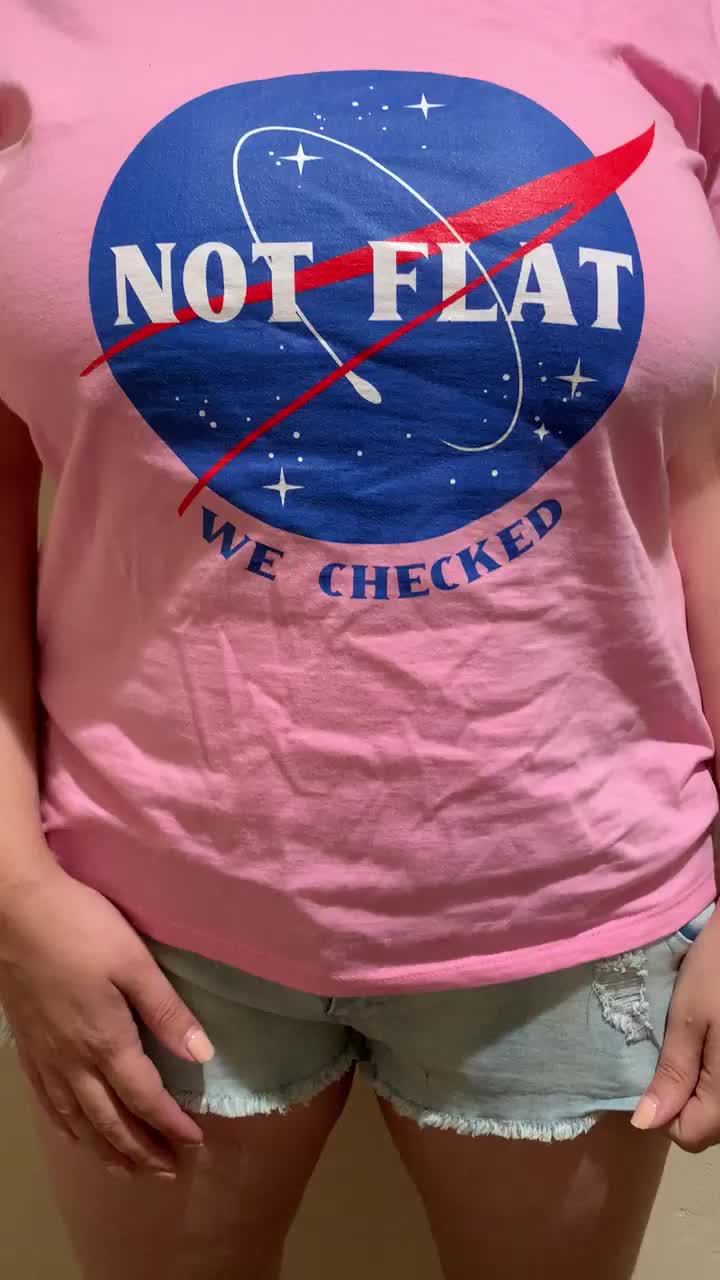 Totally not flat 🌎 🌍 - free porn video