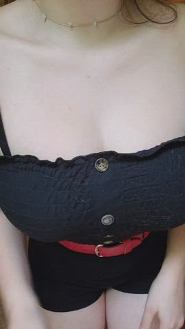 She's got nice titties! - free porn video