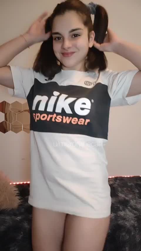 19 yo, the highest sex drive and funny personality, don't know if you can handle me - free porn video