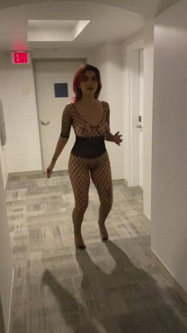 Roxie Sinner Behind the Scenes Warmup - free porn video