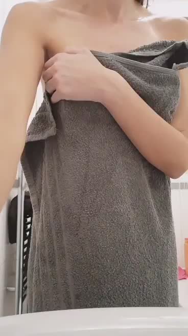 Hourglass figure on a 5’2 frame 😘 - free porn video