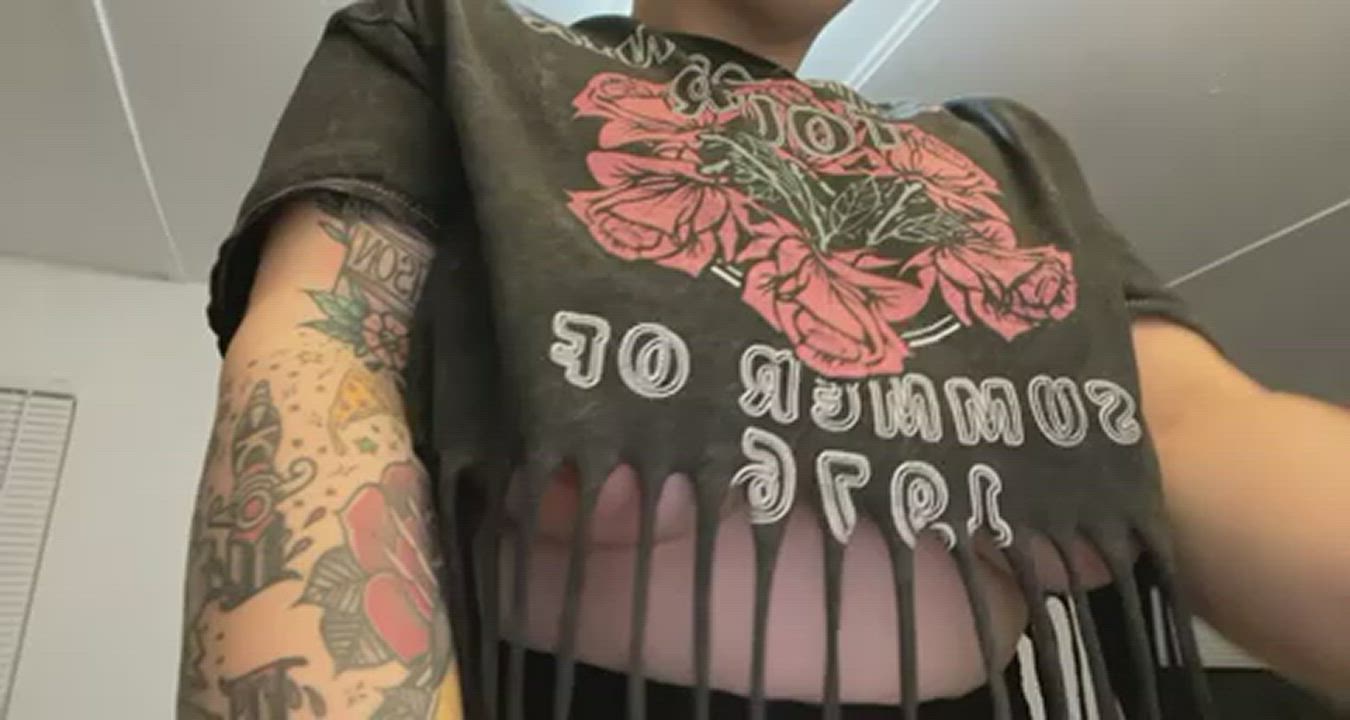 Love how hard my nipples got when I spit 🤤 - free porn video