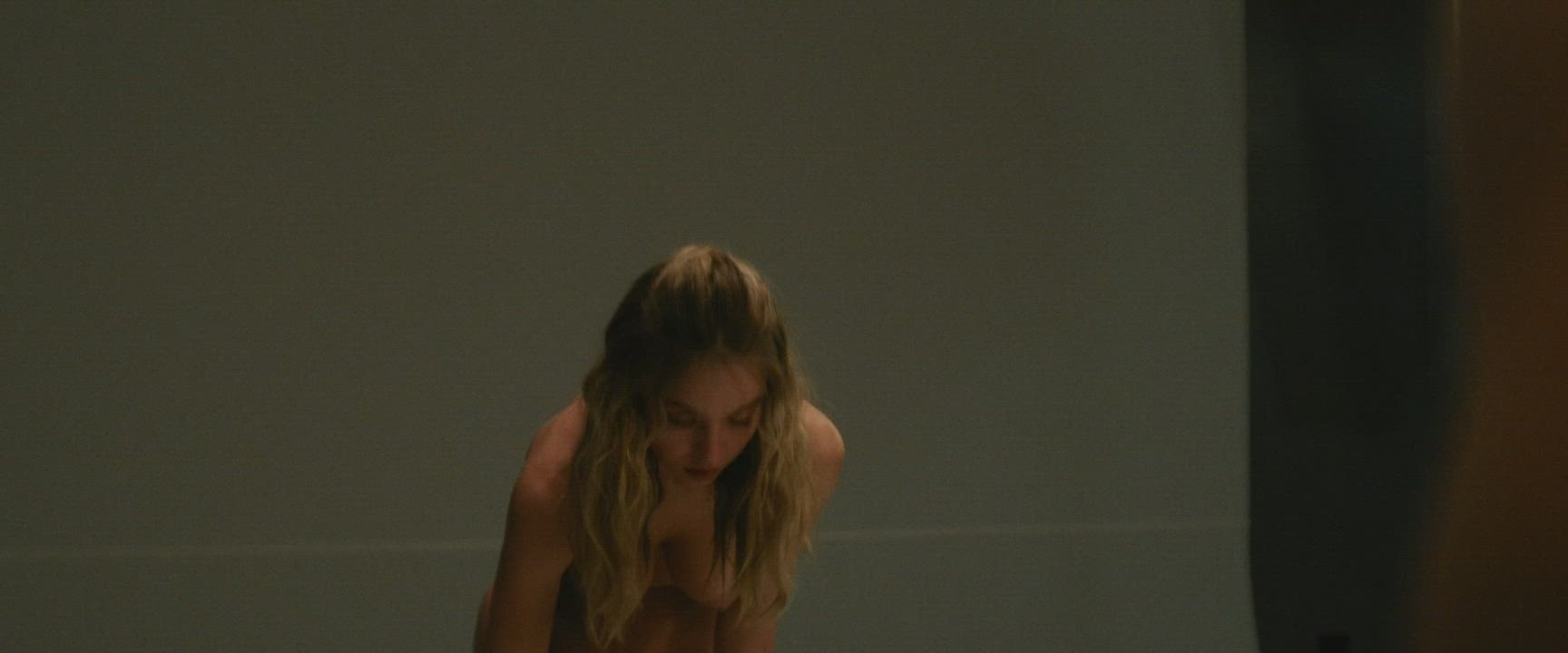 Sydney Sweeney nude in her new movie - free porn video