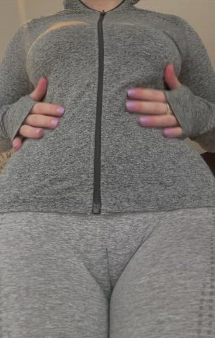 Wearing no bra when I’m working out feels so freeing - free porn video