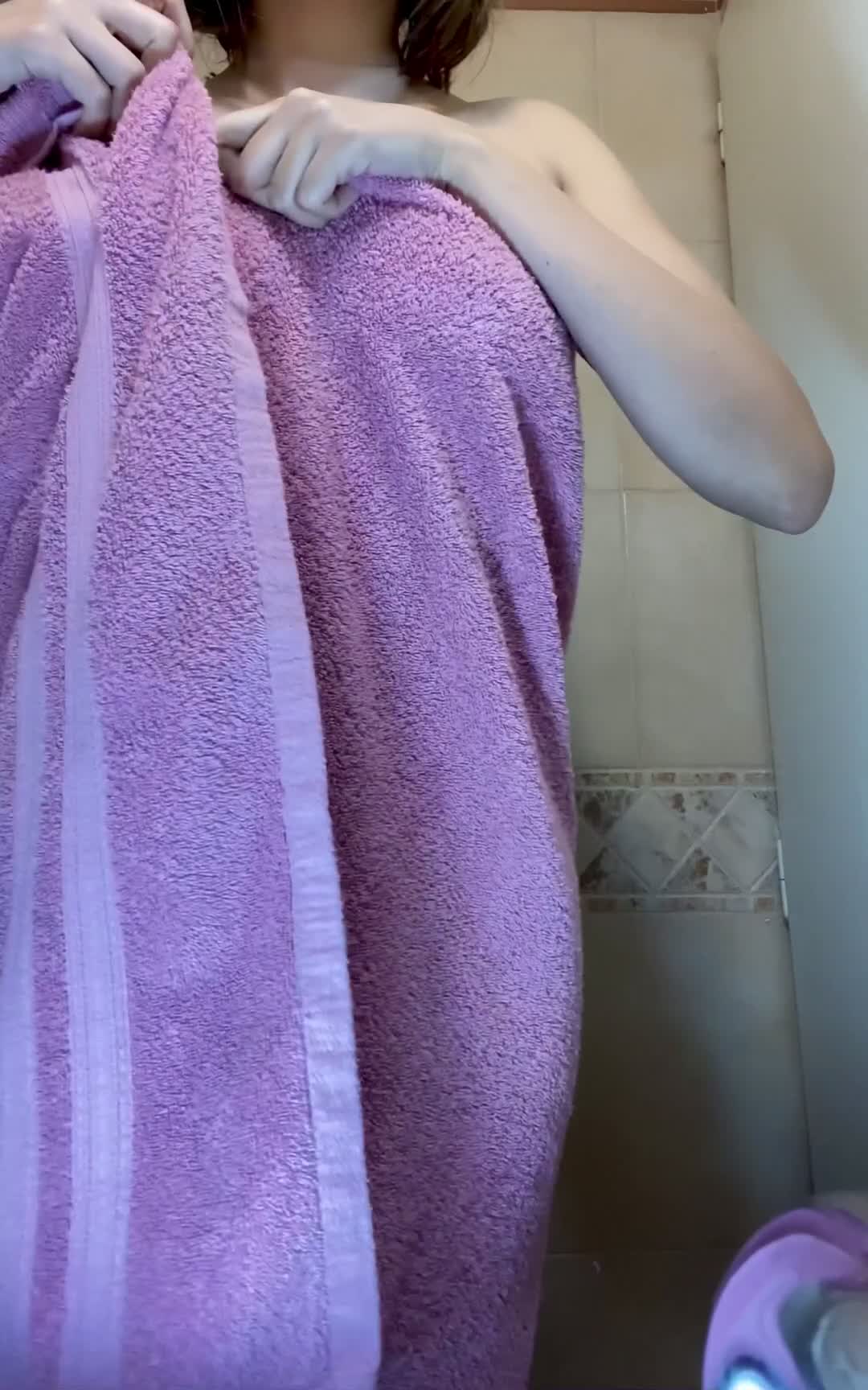 Oooops i dropped my towel - free porn video