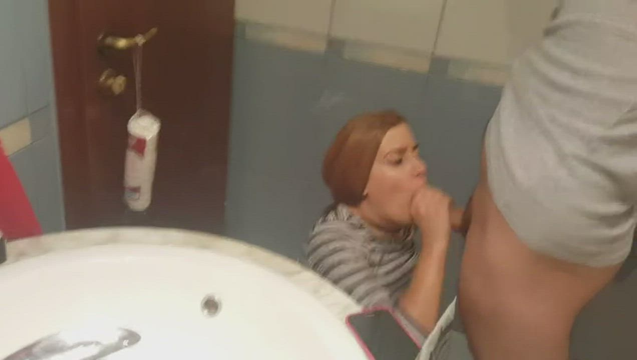 She wasn't ready for that cumshot - free porn video