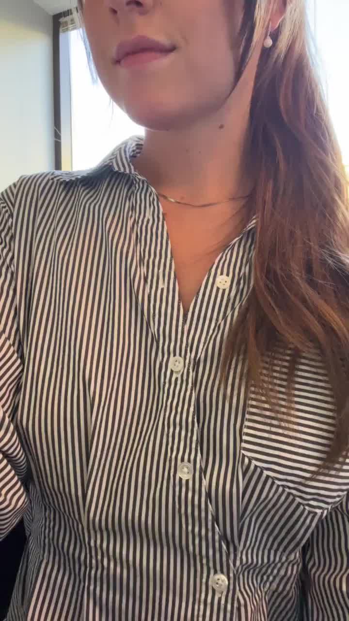I decided not to wear a bra to work ;) [GIF] - free porn video