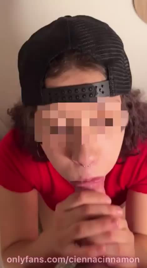 Giving a backwards hat blowjob for his big white cock - free porn video
