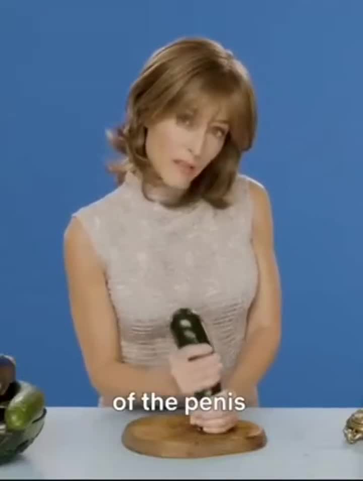 Gillian Anderson hand job instruction - free porn video