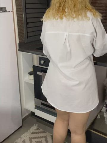 He fucked me in kitchen before dinner 😛 - free porn video