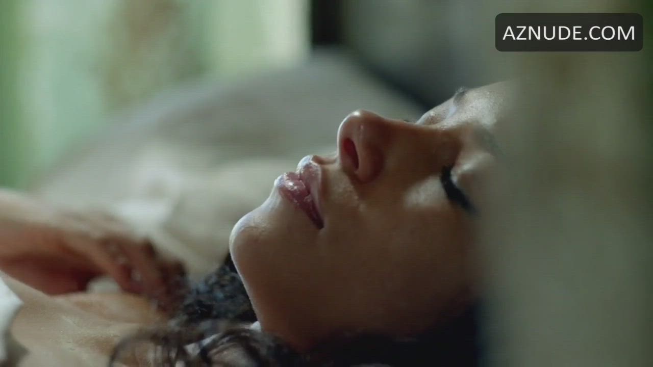 Hannah New and Jessica Parker Kennedy in Black sails - free porn video