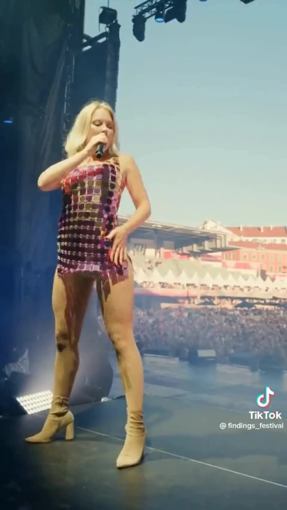 Zara Larsson on-stage panty flash - free porn video