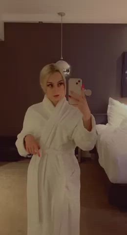 I slipped you my hotel key at dinner - free porn video