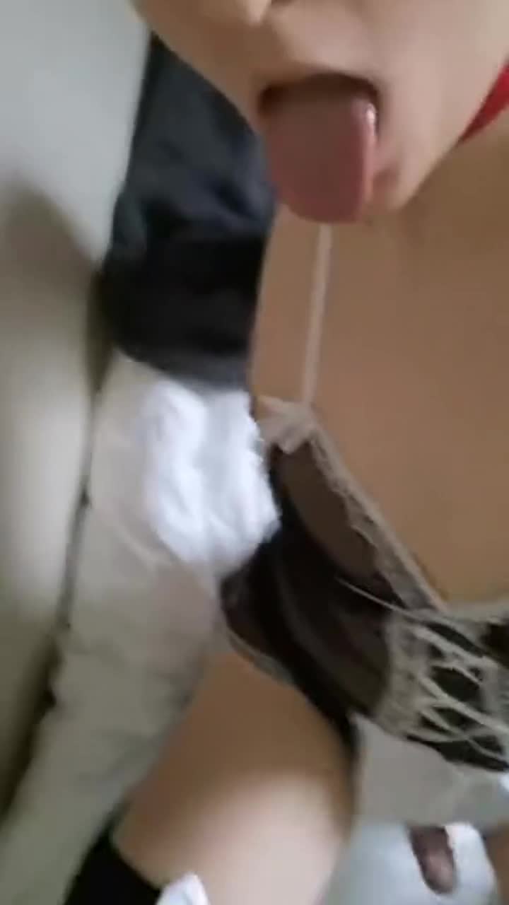 Couldnt help but stick out my tounge while riding 👅 - free porn video