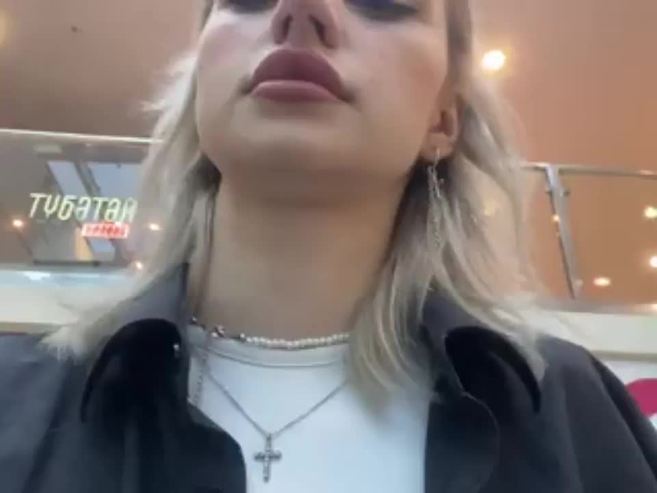 Getting orgasm in a mall - free porn video