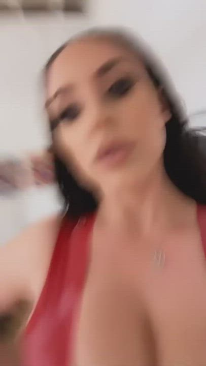 Bouncy walk - free porn video