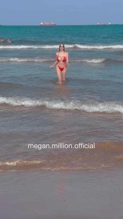 Baywatch boobbounce babe 💋 - free porn video