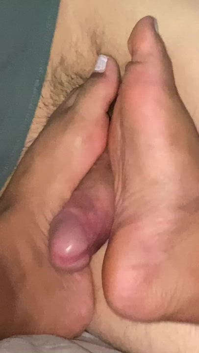 Letting him fuck my feet like it’s my pussy 😅 - free porn video