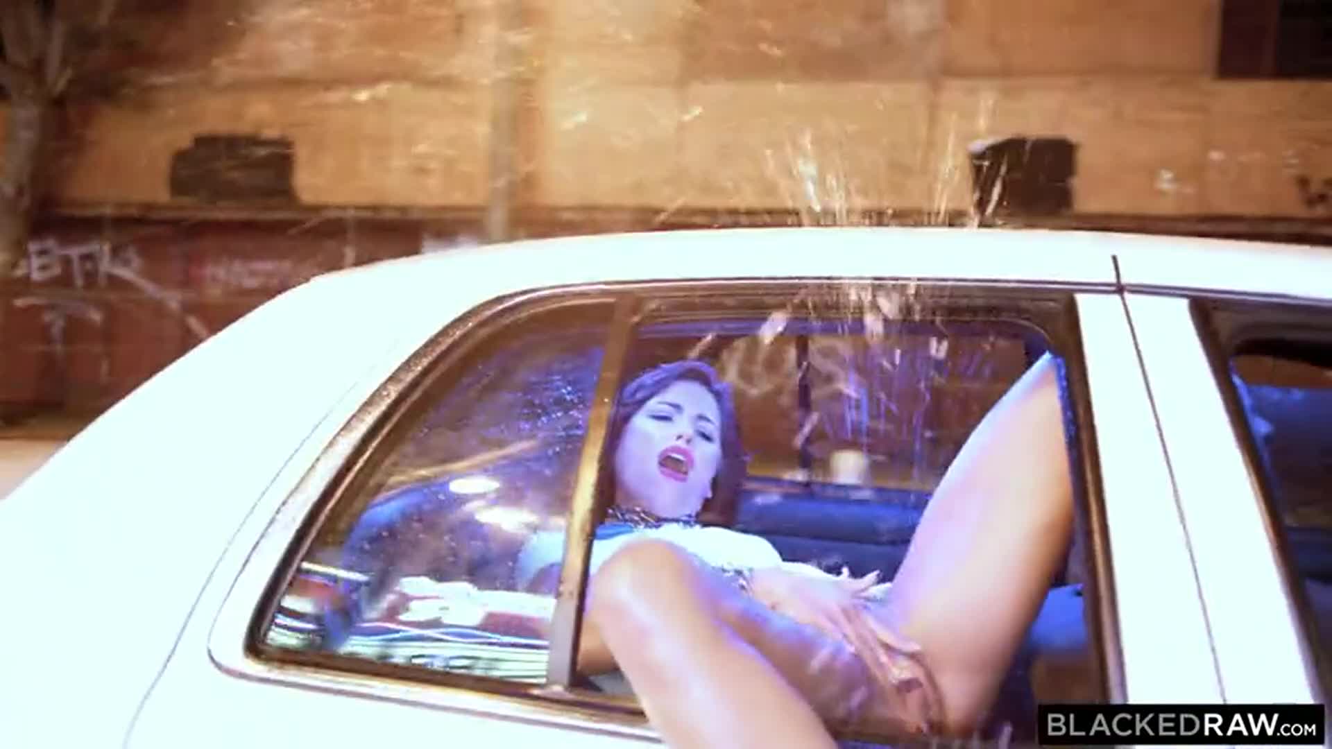 Squirts out of the car - free porn video