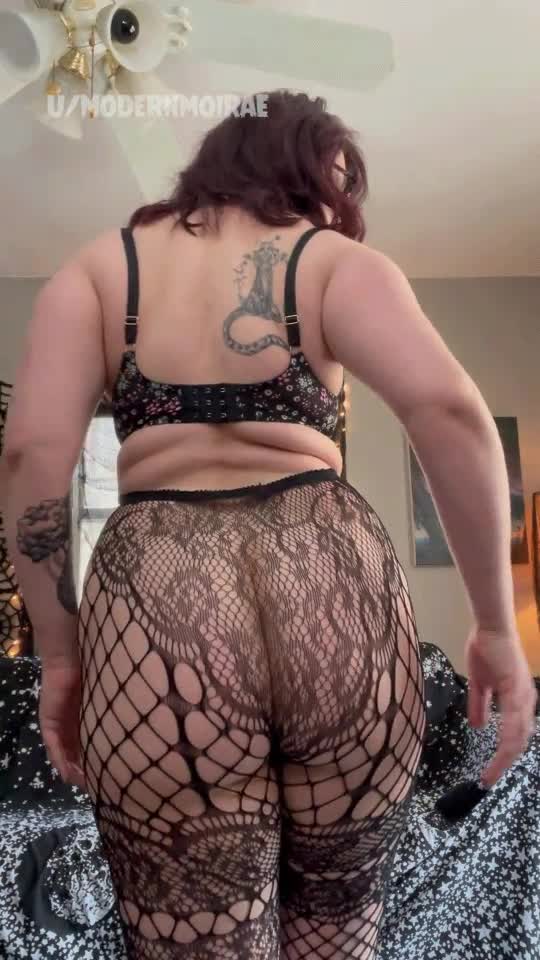 do you like thick tall chicks? i’m 5’11” - free porn video