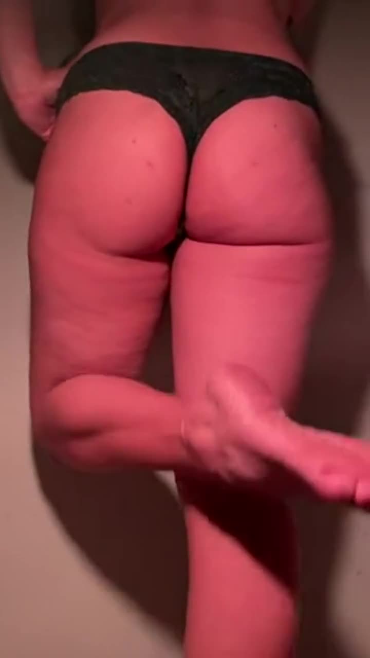 Enjoy my colombian curves 💋 - free porn video
